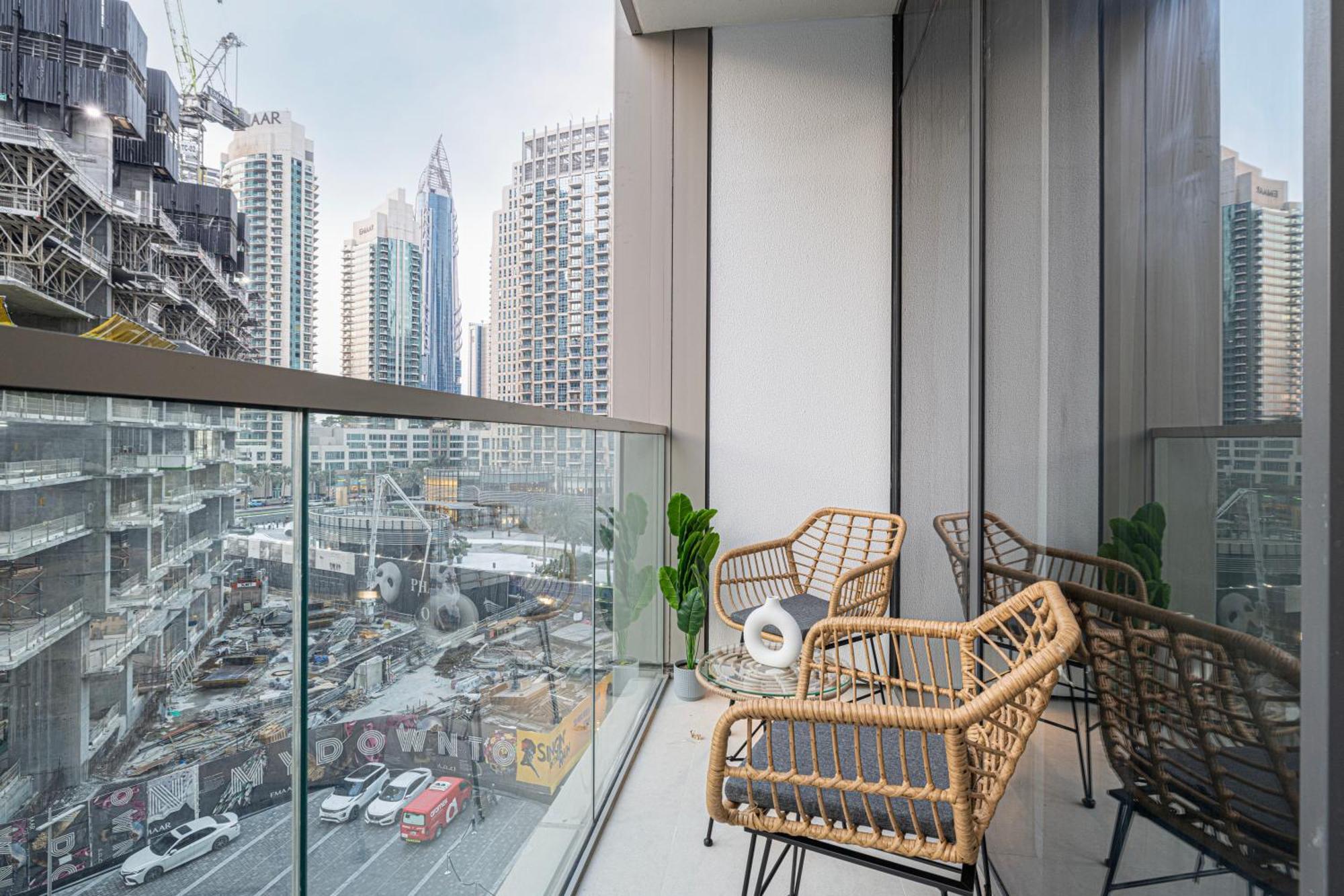 Grande 1 Bedroom With Amazing Pool, Gym And Location * Dubai