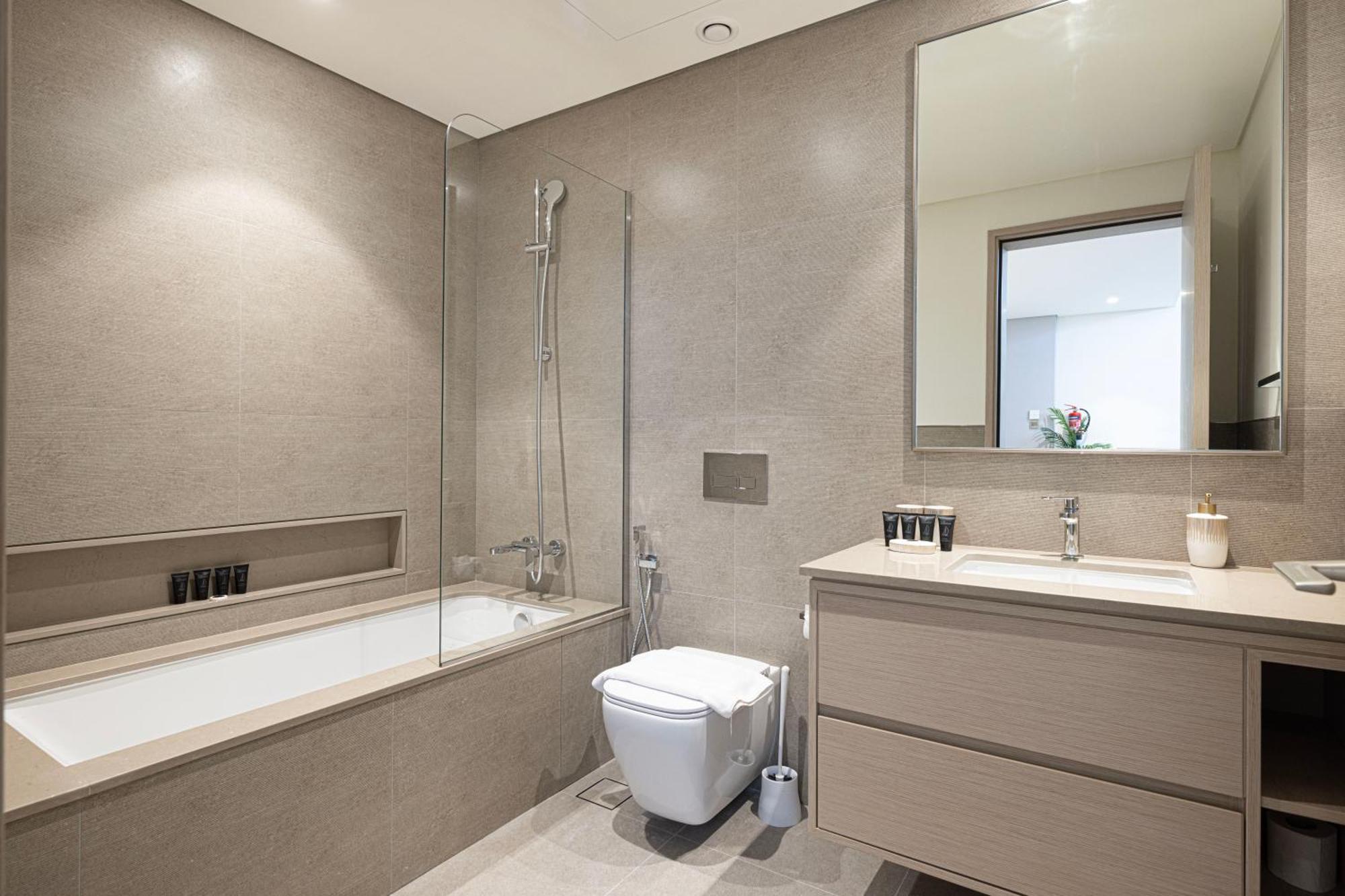 Grande 1 Bedroom With Amazing Pool, Gym And Location Apartment *
