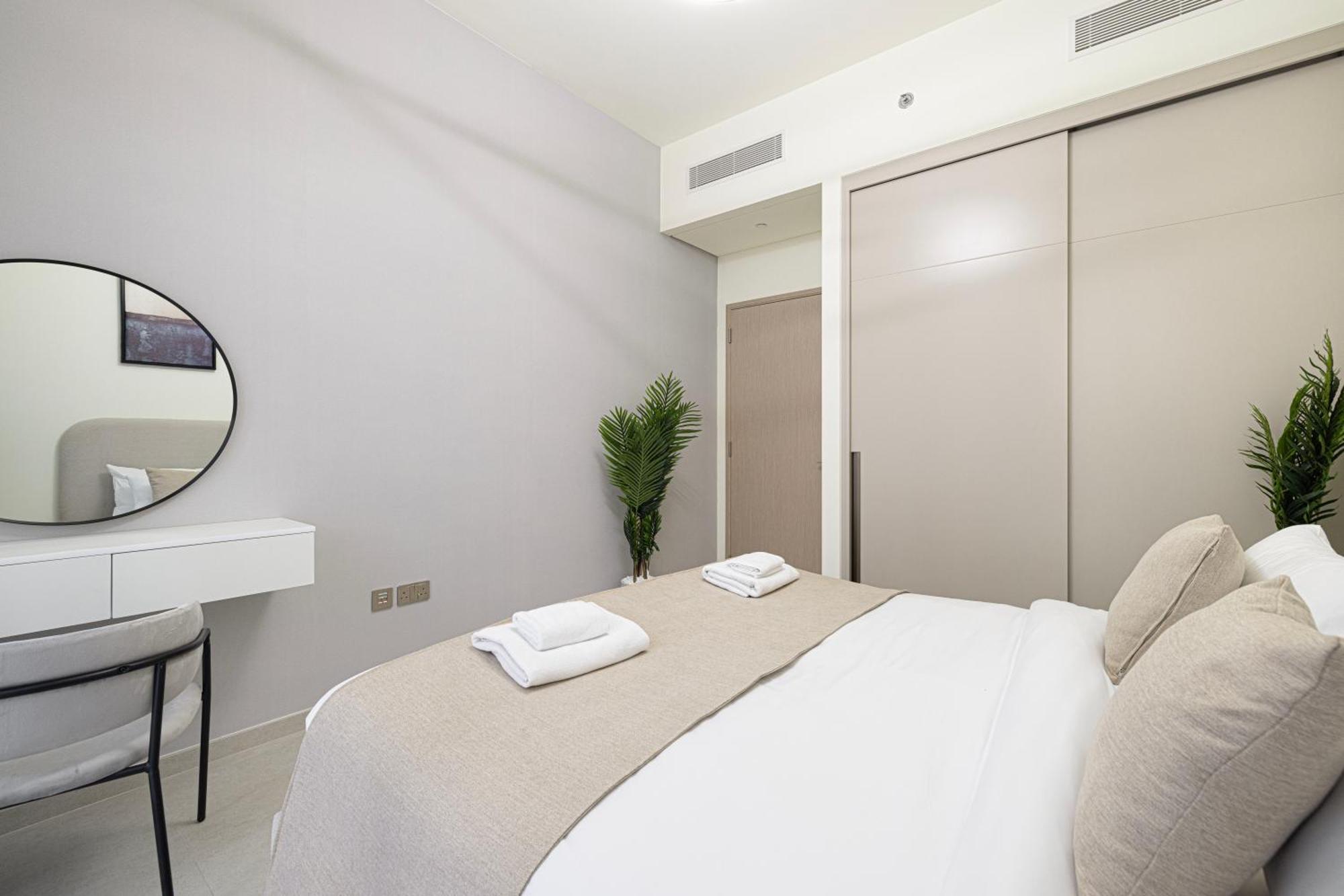 Grande 1 Bedroom With Amazing Pool, Gym And Location Apartment Dubai