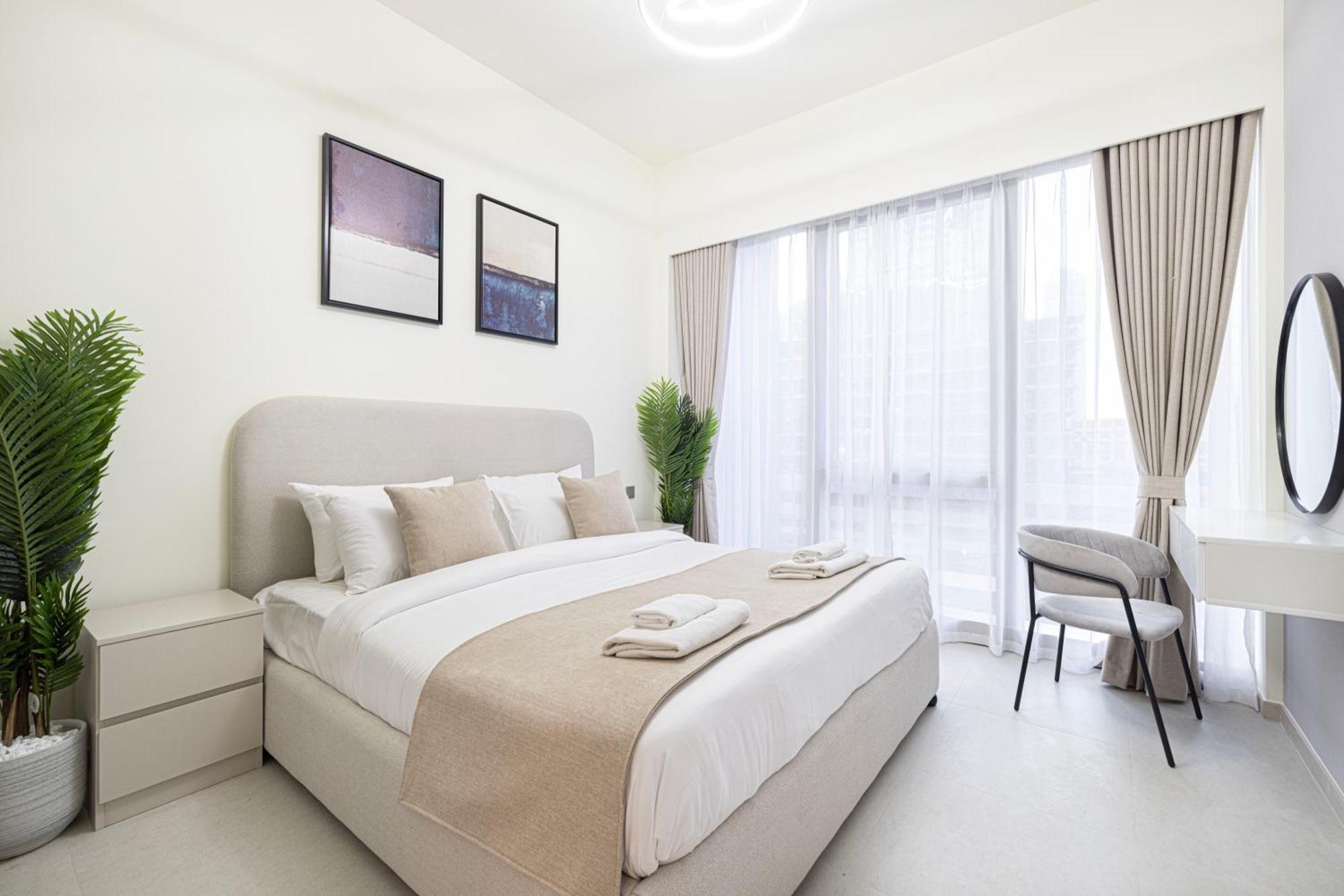 Grande 1 Bedroom With Amazing Pool, Gym And Location Apartment Dubai