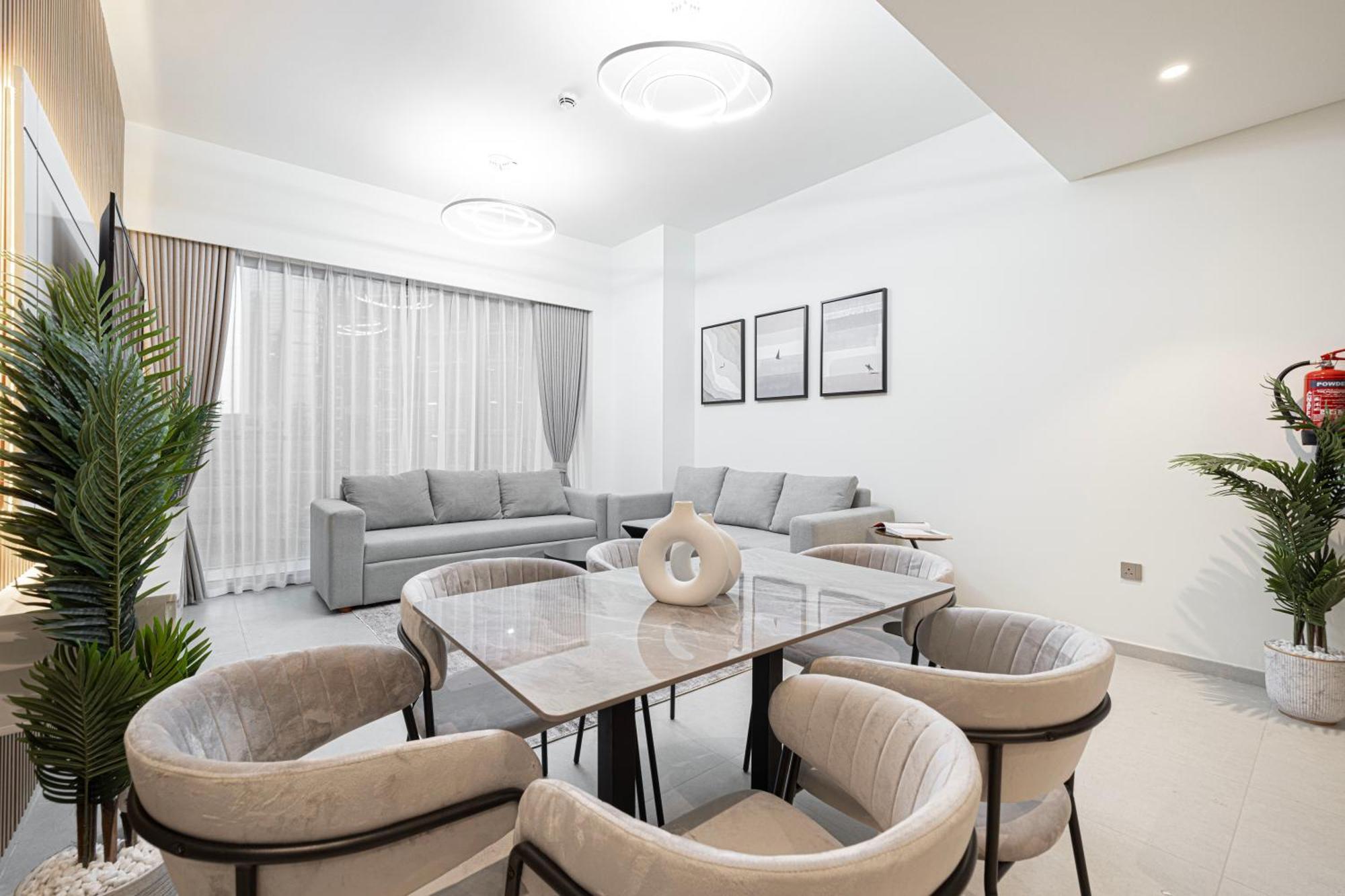 Grande 1 Bedroom With Amazing Pool, Gym And Location *